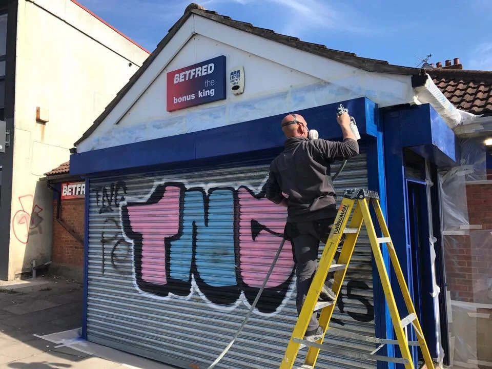 Anti-graffiti respraying, Manchester